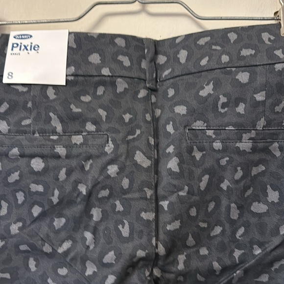 Old Navy Pixie ankle jeans.stretchy size 8 grey/black print new with tags - Picture 4 of 4